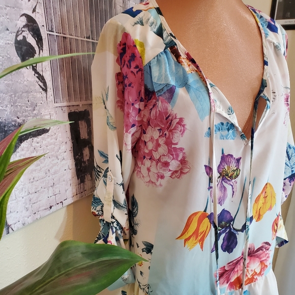 🌞 Floral Blouse - Picture 2 of 4